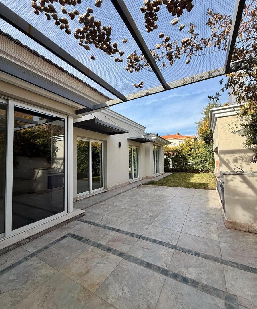 Foto de OPENHOUSE vende hermosa casa en prestigioso Barrio Dalvian, imagen 2