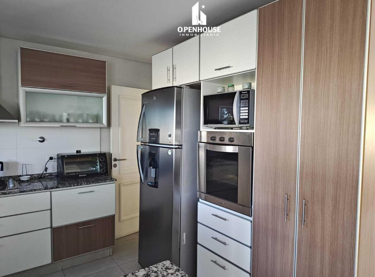Foto de OPENHOUSE INMOBILIARIA vende moderna y amplia casa en barrio La Bastilla, imagen 4