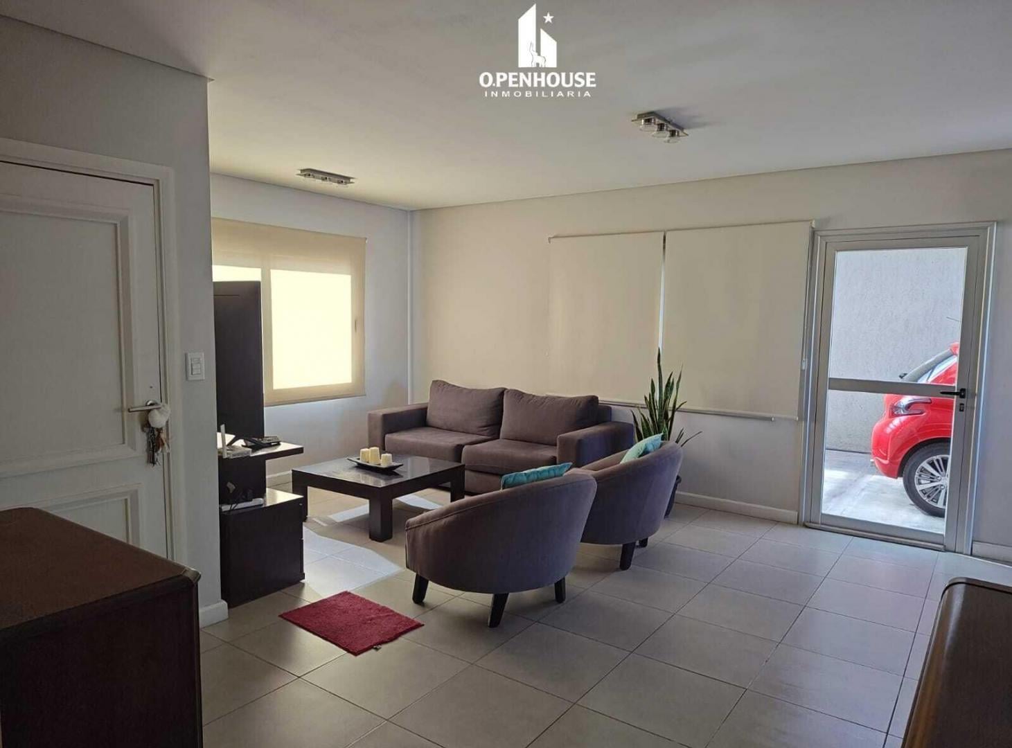 Foto de OPENHOUSE INMOBILIARIA vende moderna y amplia casa en barrio La Bastilla, imagen 2