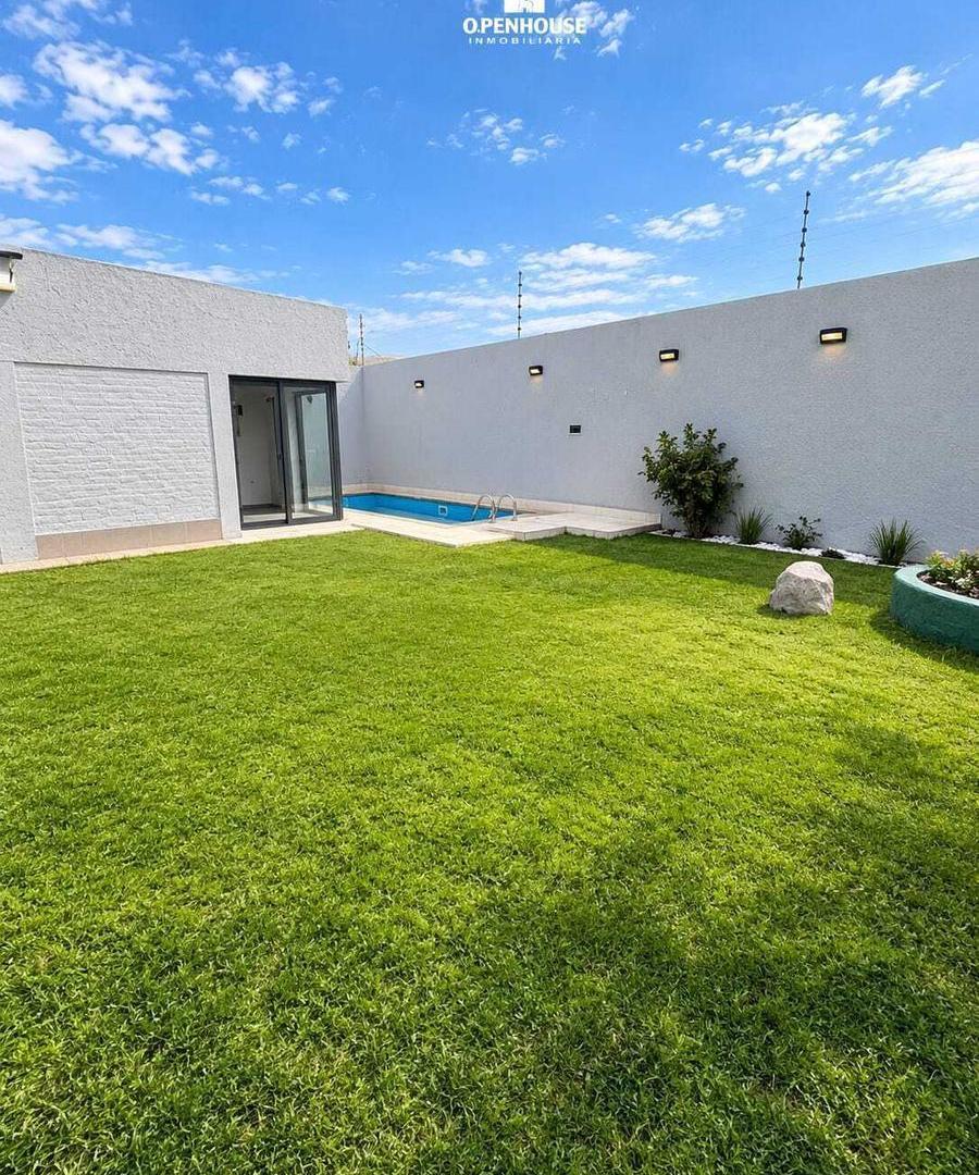 OPENHOUSE alquila casa en planta baja en barrio privado Las Pircas del Challao.