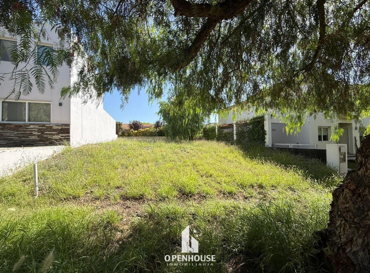 Foto de OPENHOUSE vende exclusivo terreno en Barrio Dalvian, imagen 1