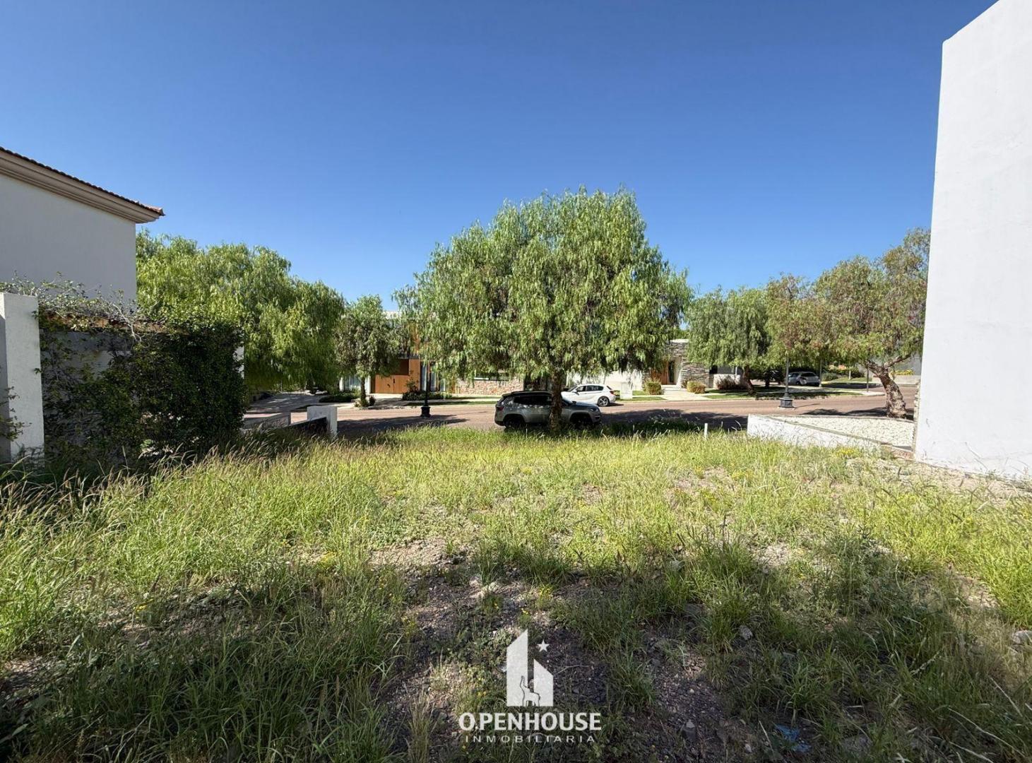 Foto de OPENHOUSE vende exclusivo terreno en Barrio Dalvian, imagen 2