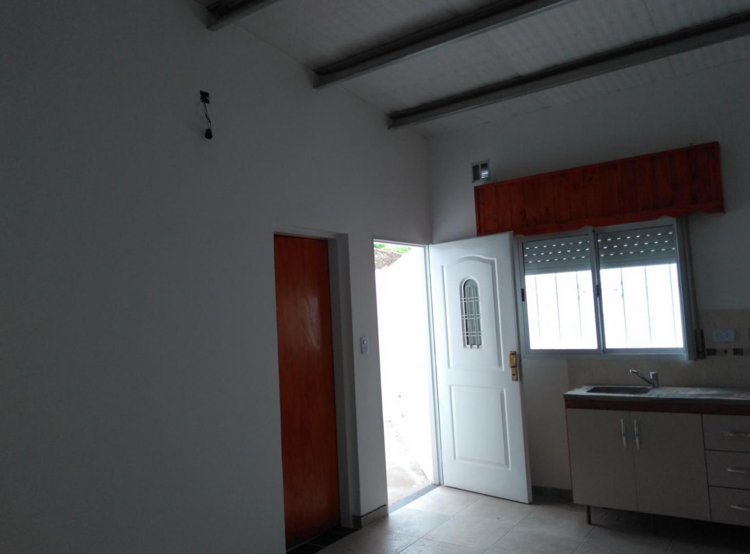 SAN JUSTO-ALQUILER-DEPARTAMENTO PLANTA BAJA 3 AMBIENTES CON PATIO