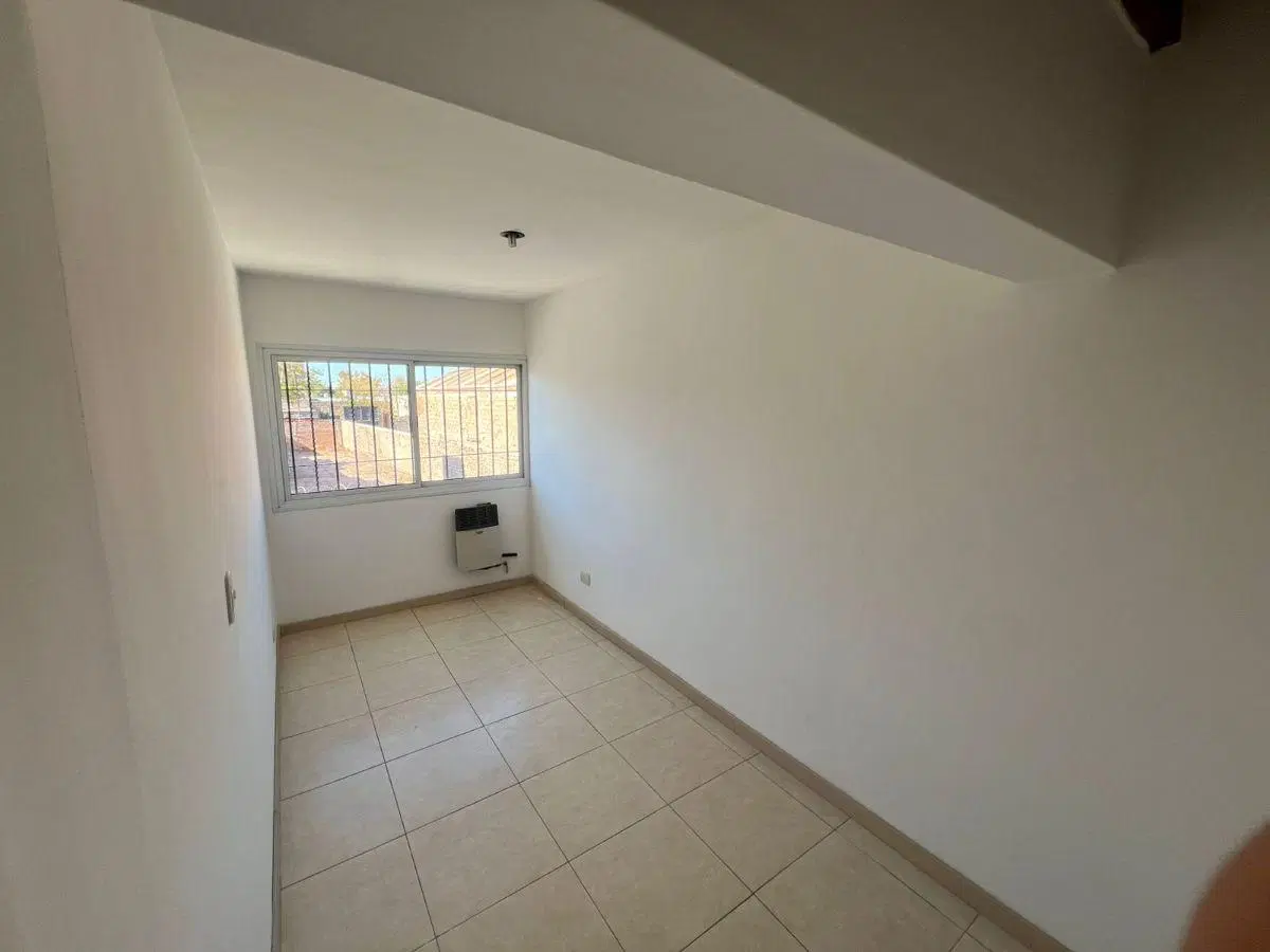 IMPERDIBLE DEPARTAMENTO A METROS UNIVERSIDAD MAZA 4