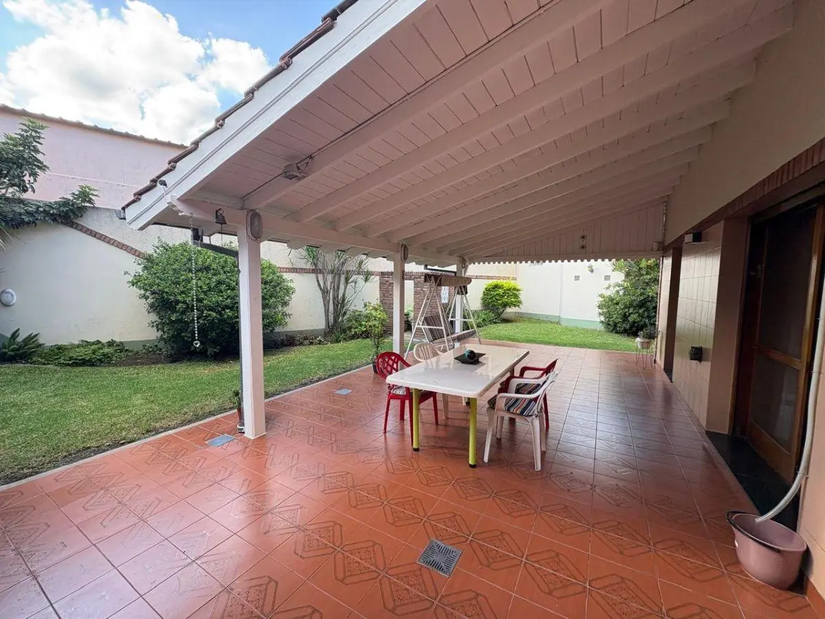 Casa en Venta de 5 Ambientes con Pileta en Villa Bosch 3