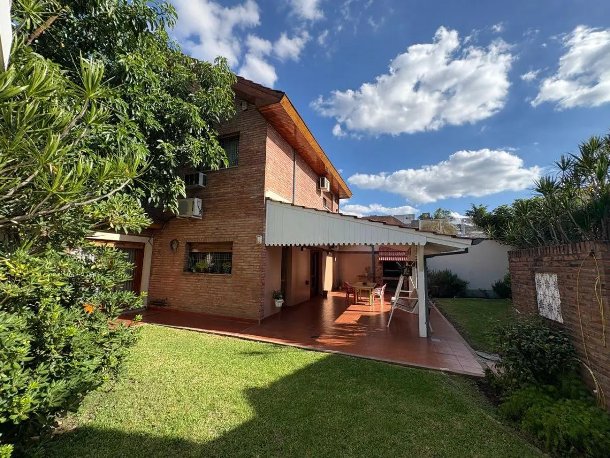 Casa en Venta de 5 Ambientes con Pileta en Villa Bosch 5