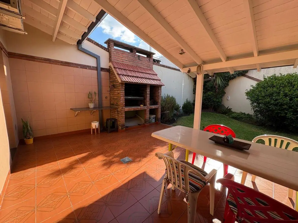 Casa en Venta de 5 Ambientes con Pileta en Villa Bosch 4