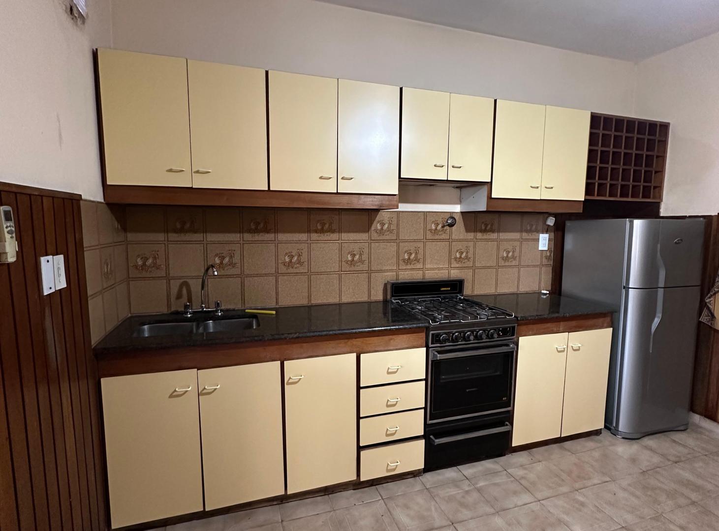 Foto de Gran Casa con Cochera + Local en Venta, imagen 1