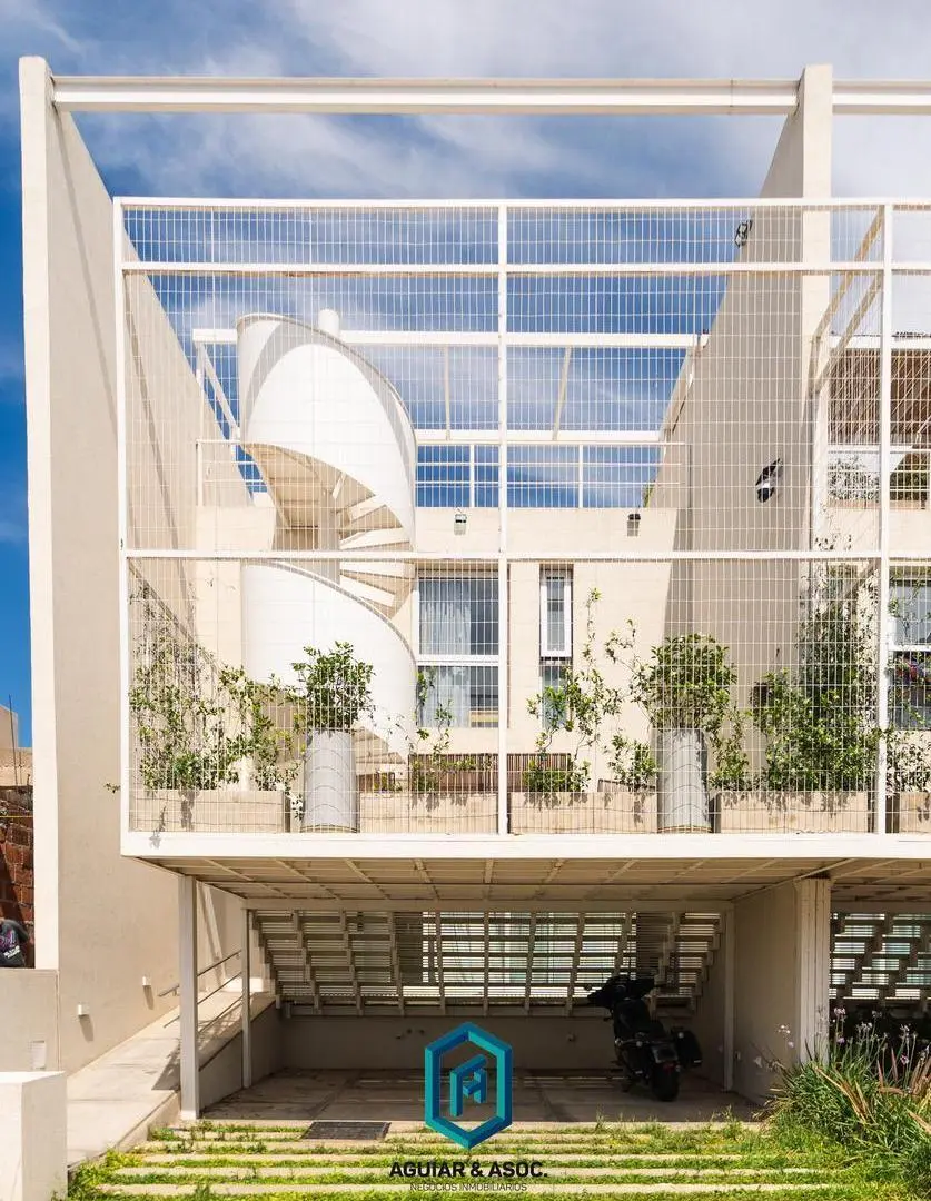 CASA TRIPLEX . MIRADORES DE MANANTIALES I. URBO 9 3