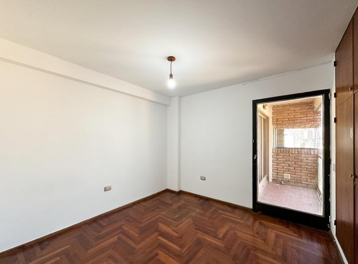 Amplio departamento con 3 balcones 5