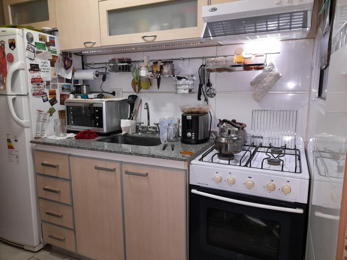 EXCELENTE DEPARTAMENTO DE 2 AMIBIENTES CON COCHERA Y PATIO