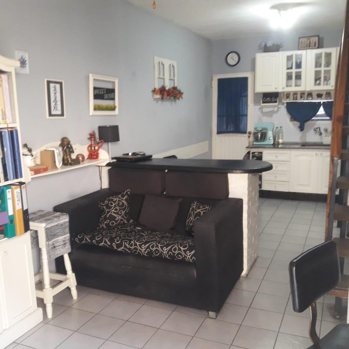 MUY BUEN DUPLEX DE 3 AMBIENTES CON PATIO EN EL CENTRO DE SAN JUSTO
