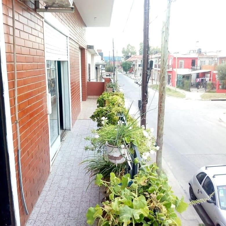 Foto de BAJAMOS EL PRECIO CASA DE 5 AMB CON 2 LOCALES Y COCHERA, imagen 3
