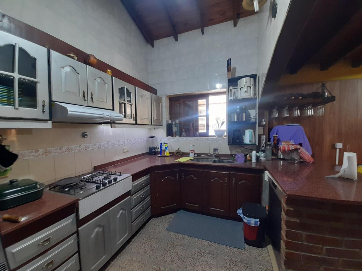 Foto de CASA QUINTA CON PILETA DE 5 AMBIENTES Y OTRA PROP ATRAS DE 2 AMBIENTES, imagen 4