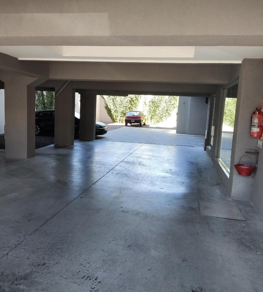 Hermoso Departamento de 3 Amb con Balcón Cochera 5