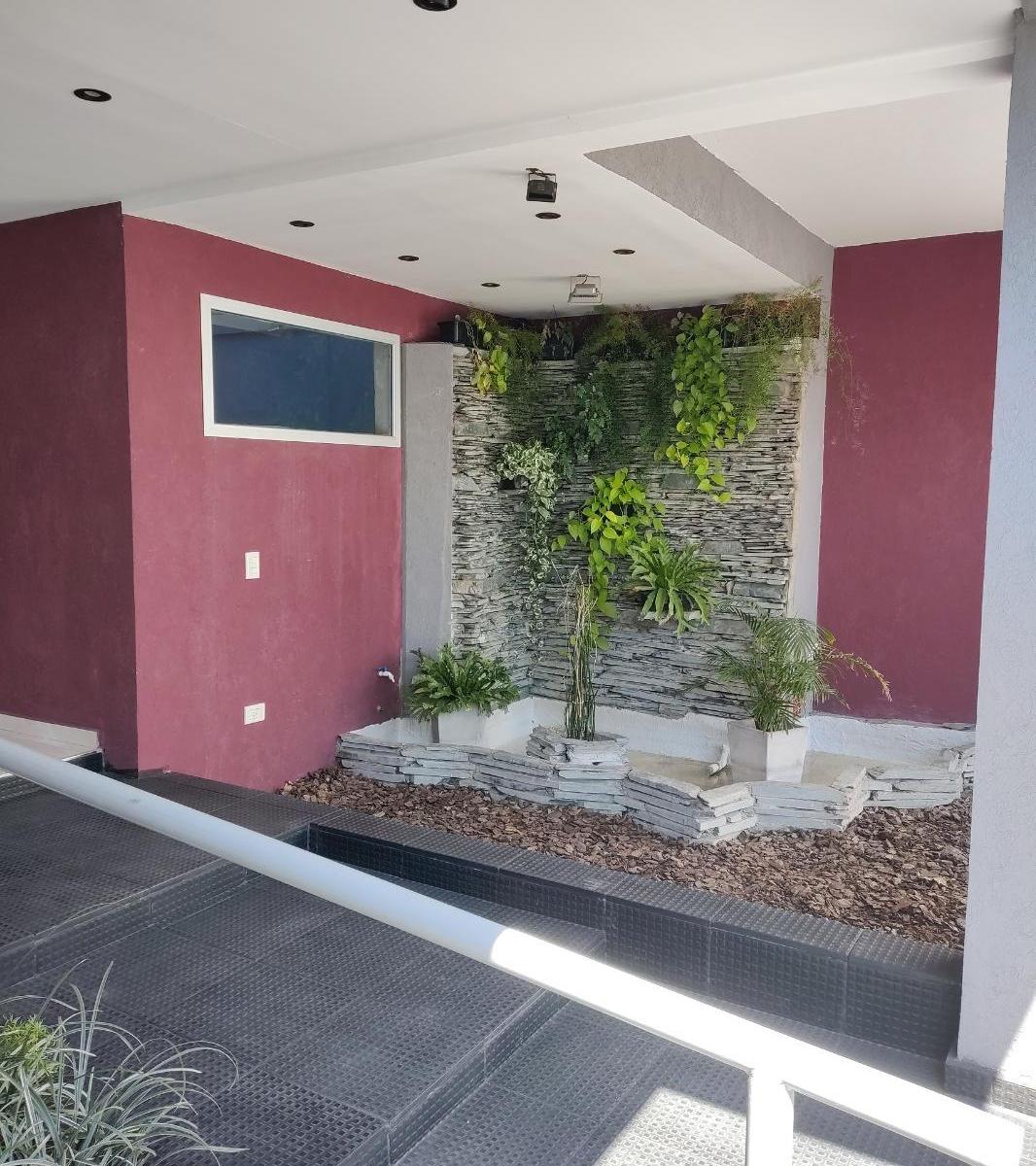 Hermoso Departamento de 3 Amb con Balcón Cochera 2