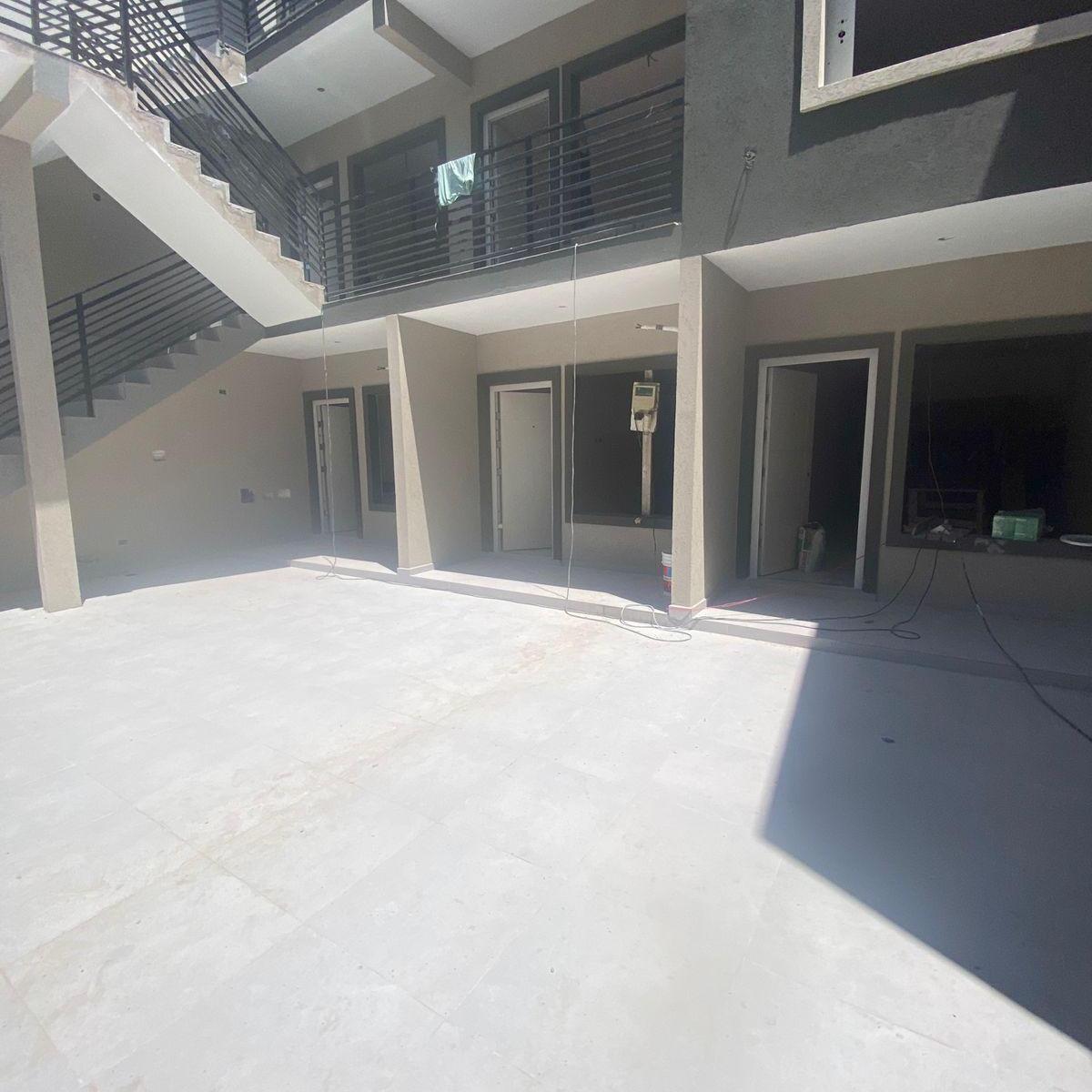 DEPARTAMENTO DE 2 1/2 AMBIENTES A ESTRENAR CON PATIO Y COCHERA