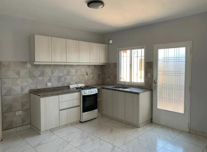 DEPARTAMENTO DE 4 AMBIENTES CON BALCÓN Y PATIO CON PARRILLA 4
