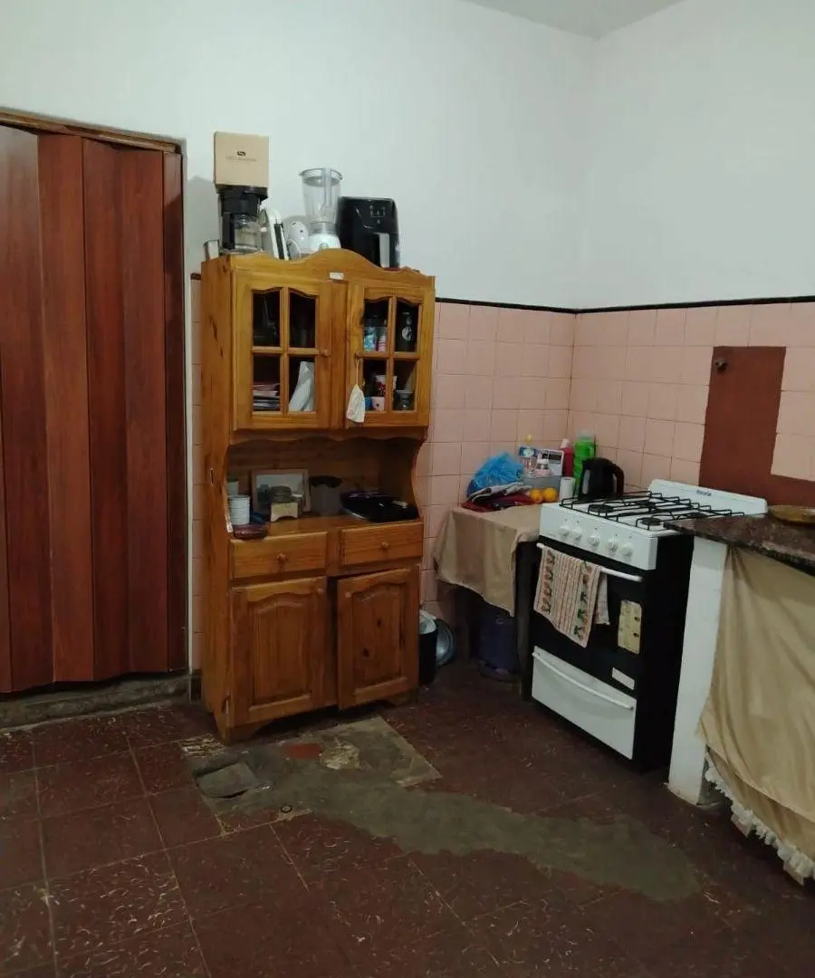 CASA EN LOTE PROPIO DE 4 AMBIENTES CON FONDO LIBRE Y COCHERA PASANTE OPORTUNIDAD CON PLANOS 4