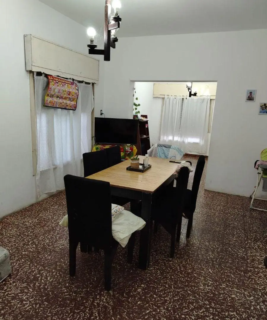 CASA EN LOTE PROPIO DE 4 AMBIENTES CON FONDO LIBRE Y COCHERA PASANTE OPORTUNIDAD CON PLANOS 1