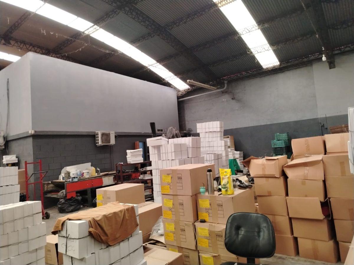Foto de GALPON DE 580 MTS CON OFICINAS Y salón, imagen 2