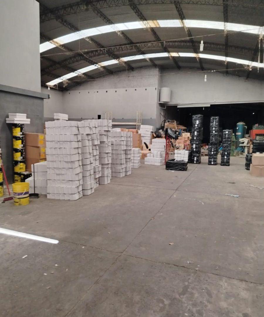 Foto de GALPON DE 580 MTS CON OFICINAS Y salón, imagen 1