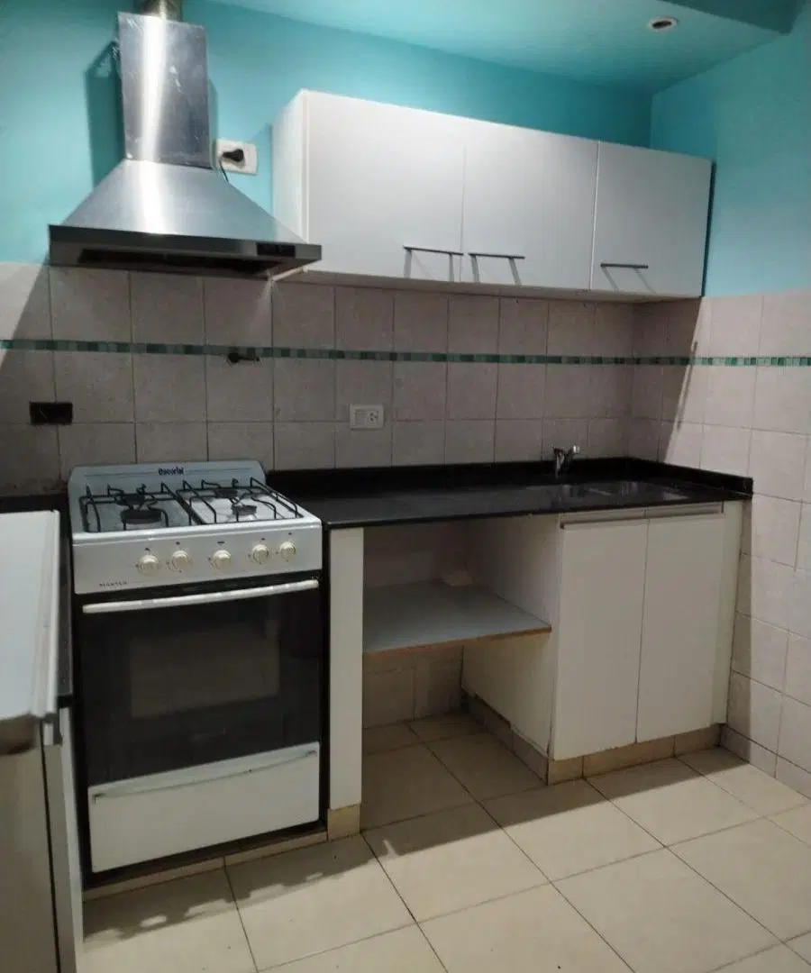 DEPARTAMENTO DE 3 AMBIENTES AL FRENTE CÉNTRICO 4