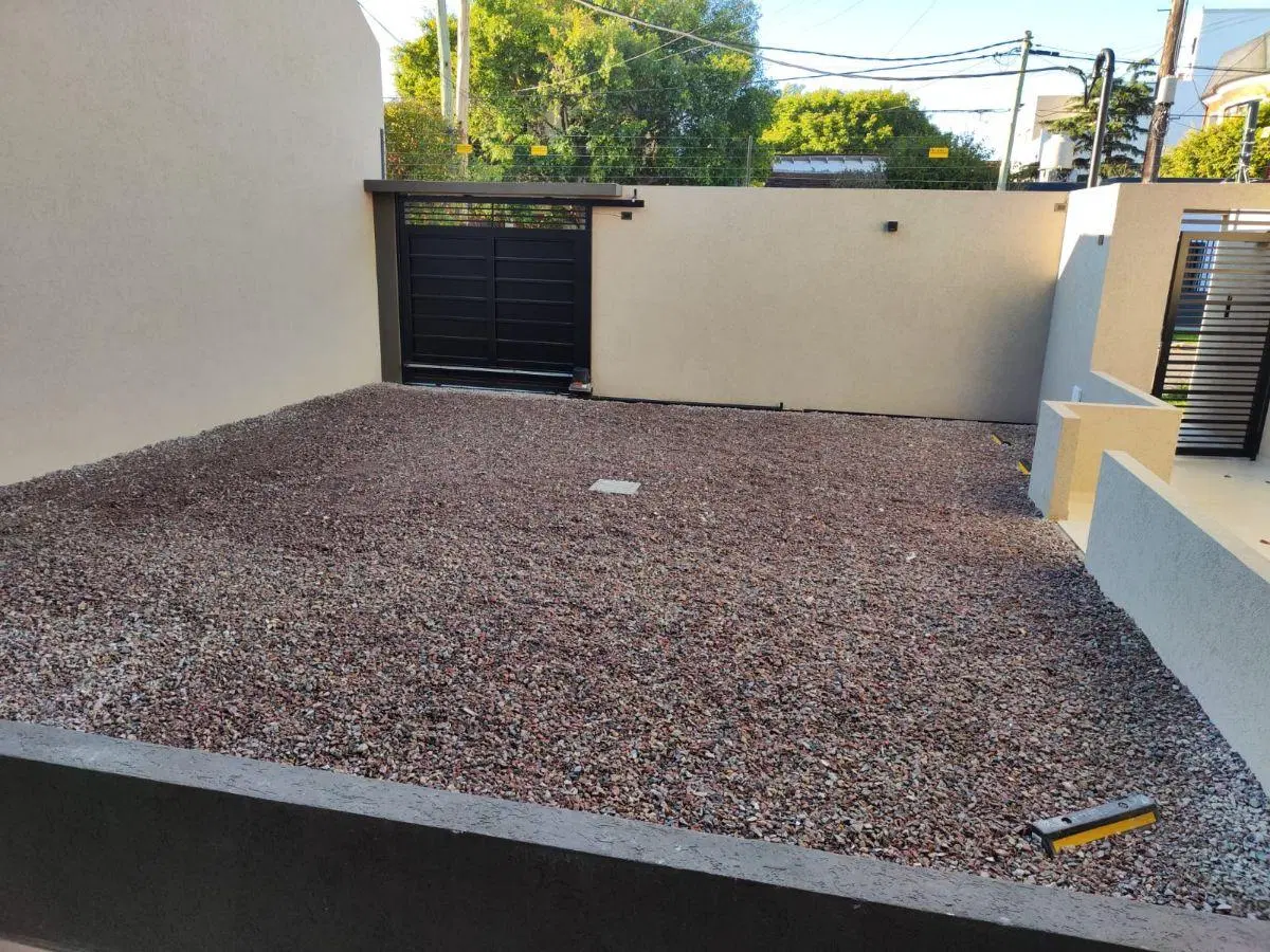 DEPARTAMENTO DE 2 1/2 AMB AL FRENTE CON PATIO PB 3