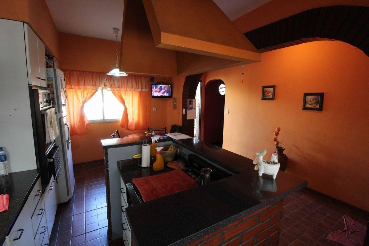 Foto de CASA EN TRES PLANTA EN LOTE PROPIO CON PLAYROOM, imagen 1