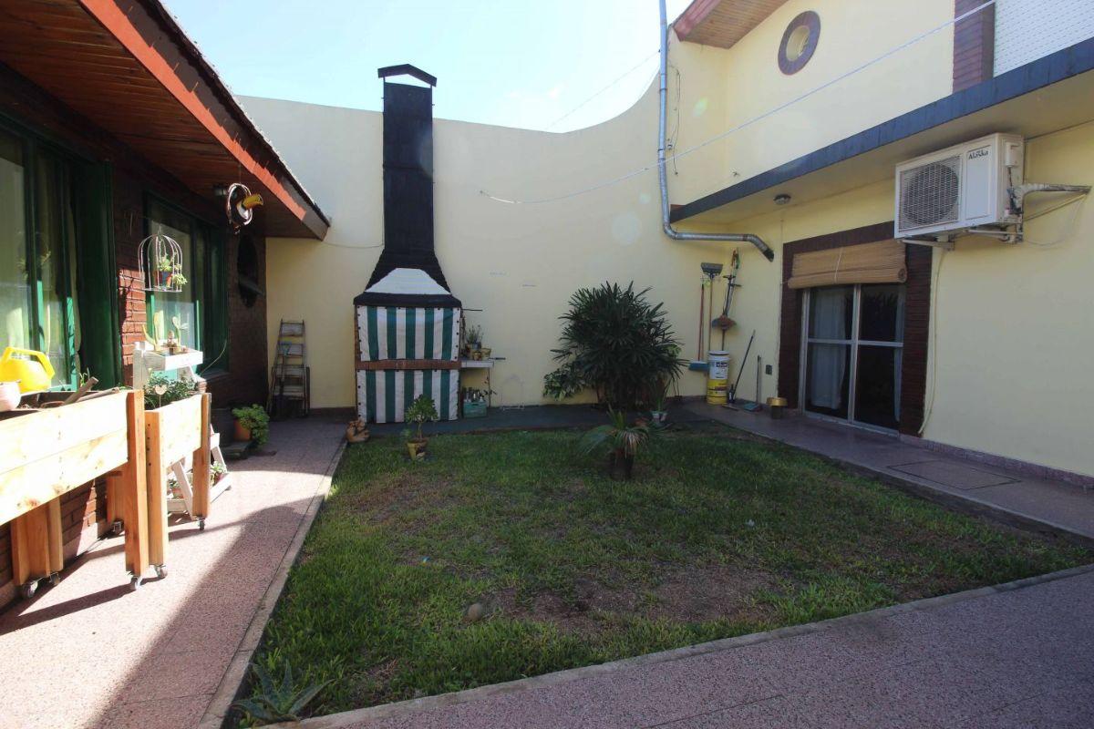 Foto de CASA EN TRES PLANTA EN LOTE PROPIO CON PLAYROOM, imagen 4