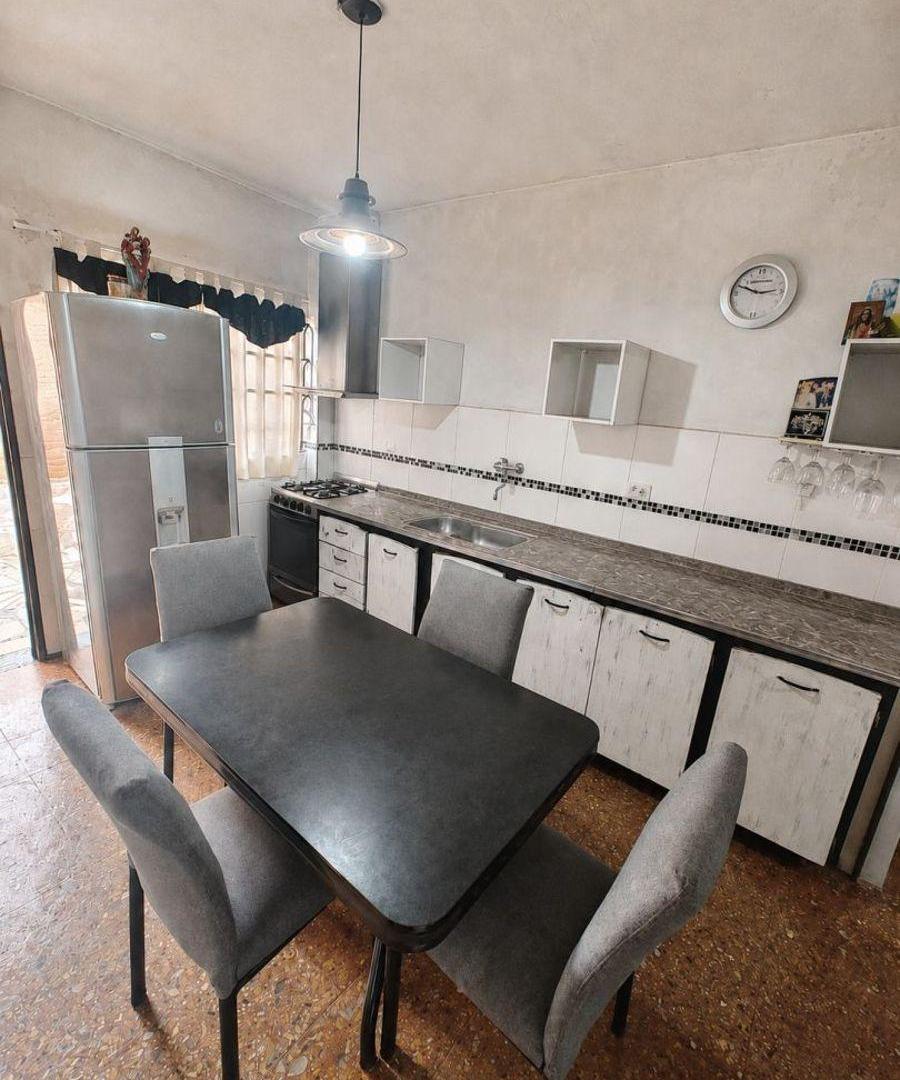Foto de CASA DE 4 AMBIENTES CON 2 COCHERAS Y PATIO, imagen 2