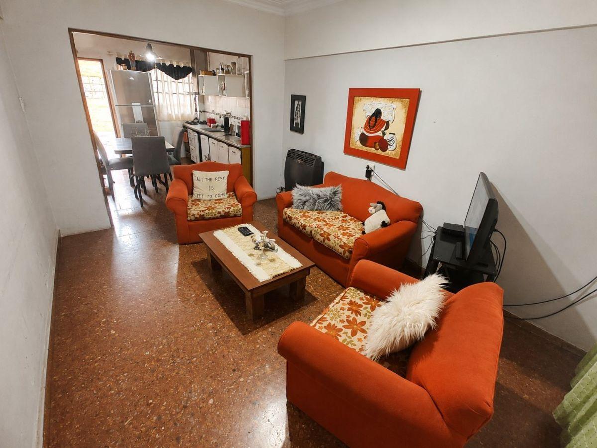 Foto de CASA DE 4 AMBIENTES CON 2 COCHERAS Y PATIO, imagen 1