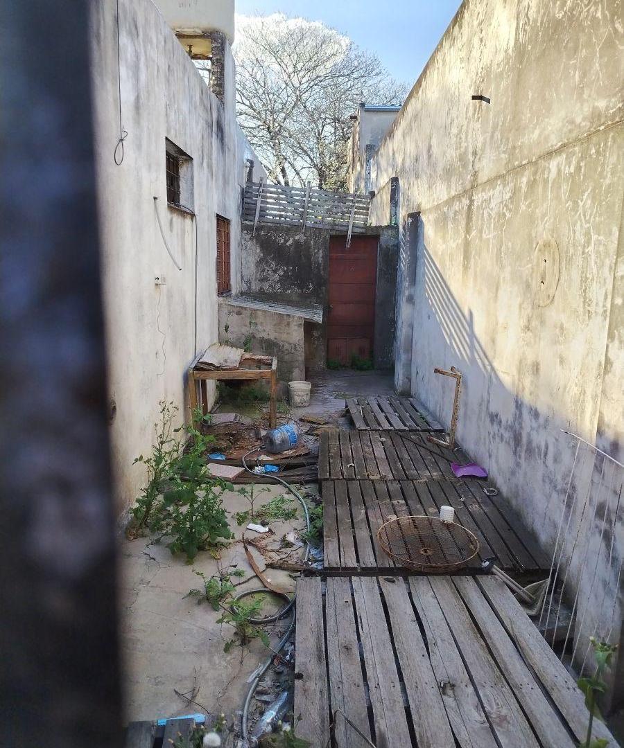 Foto de CASA EN LOTE PROPIO PARA REFORMAR FONDO LIBRE, imagen 5