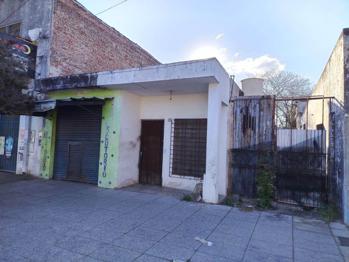 Foto de CASA EN LOTE PROPIO PARA REFORMAR FONDO LIBRE, imagen 2