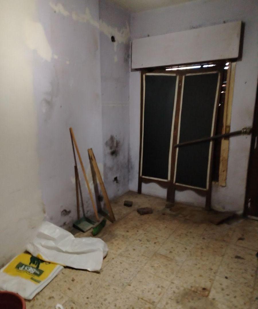 Foto de CASA EN LOTE PROPIO PARA REFORMAR FONDO LIBRE, imagen 4
