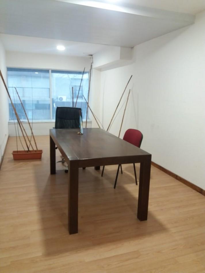 Foto de VENTA LOCAL DE DOS PLANTAS ZONA CENTRO, imagen 2