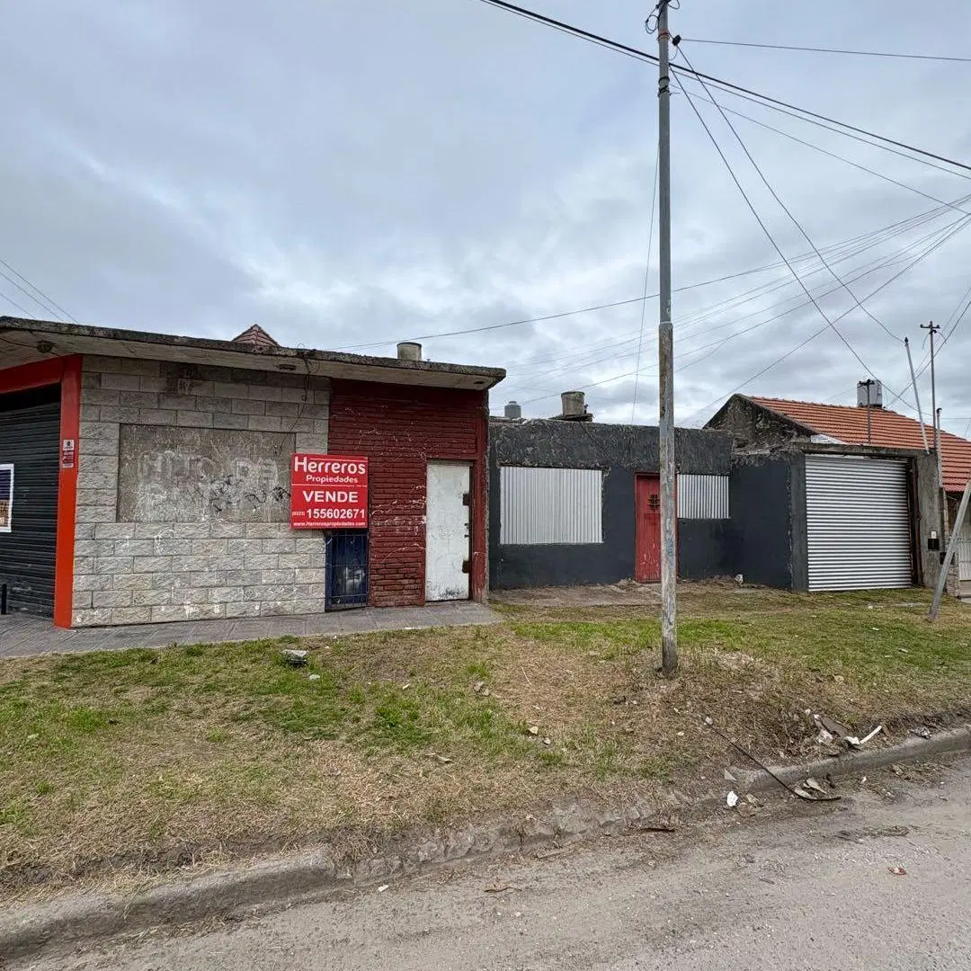 LOTE EN ESQUINA CON CONSTRUCCION--OPORTUNIDAD 4