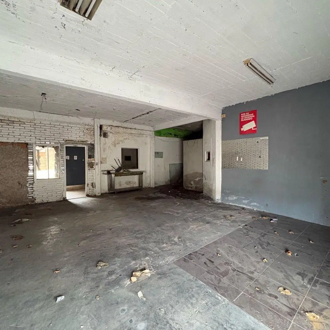 LOTE EN ESQUINA CON CONSTRUCCION--OPORTUNIDAD 3