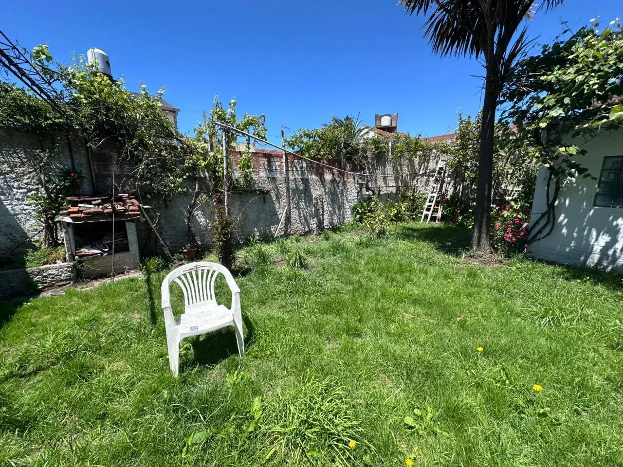 CHALET DE 5 AMBIENTES DESARROLLADO EN 2 PLANTAS, ZONA CONSTITUCION 5