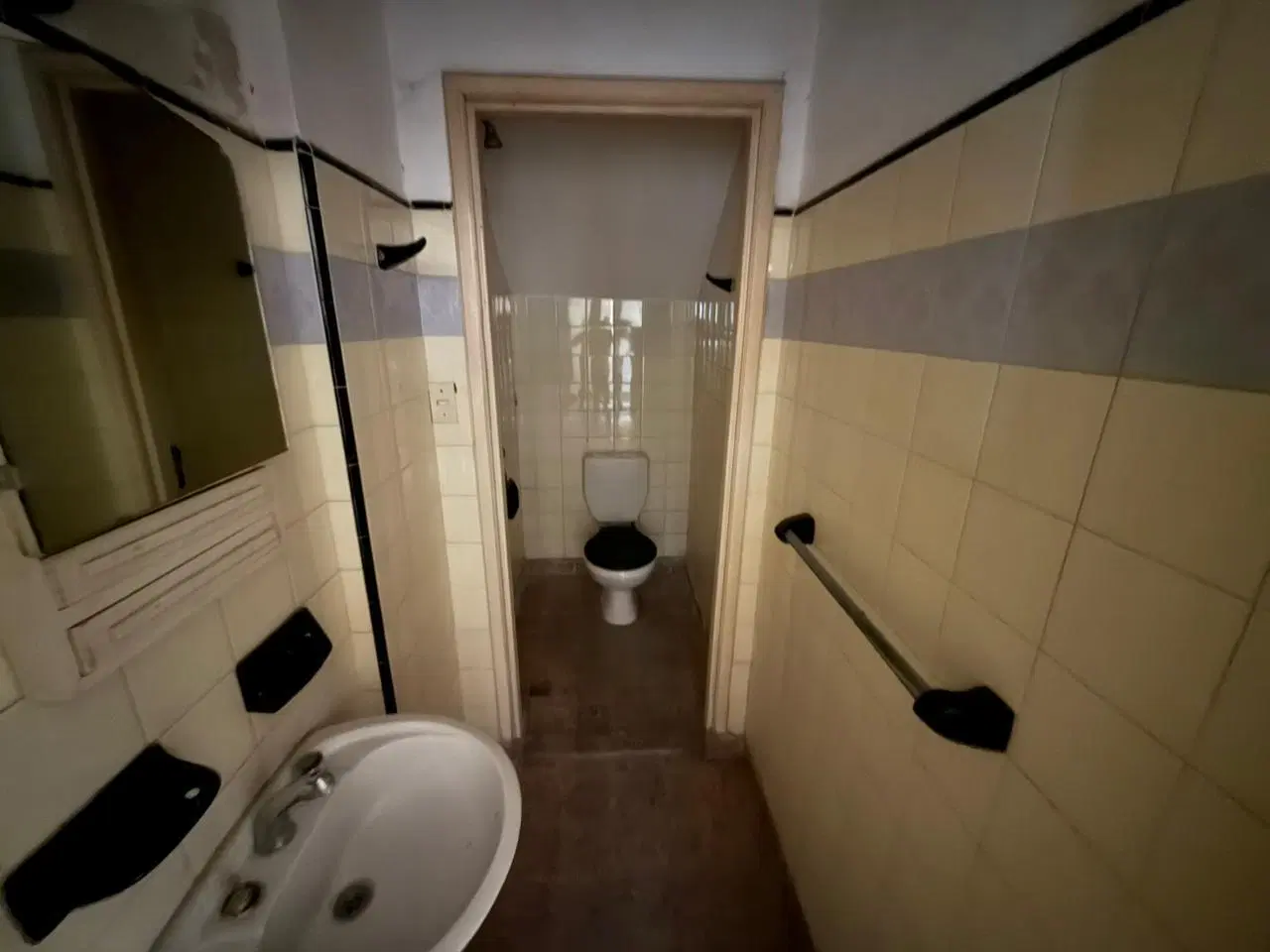 CHALET  de 5 ambientes con cochera y local incluido 3