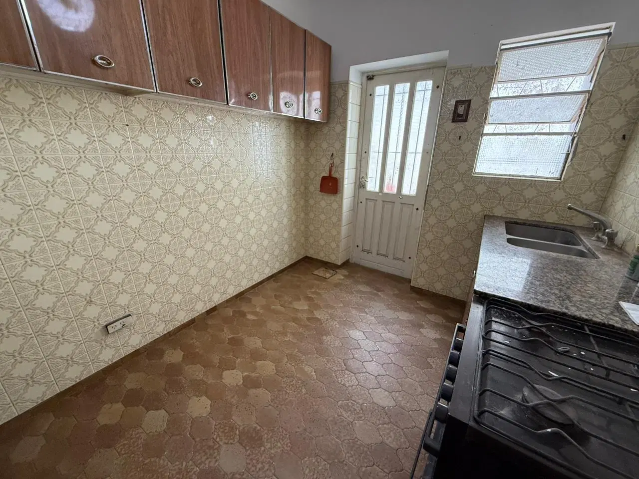 CHALET  de 5 ambientes con cochera y local incluido 4