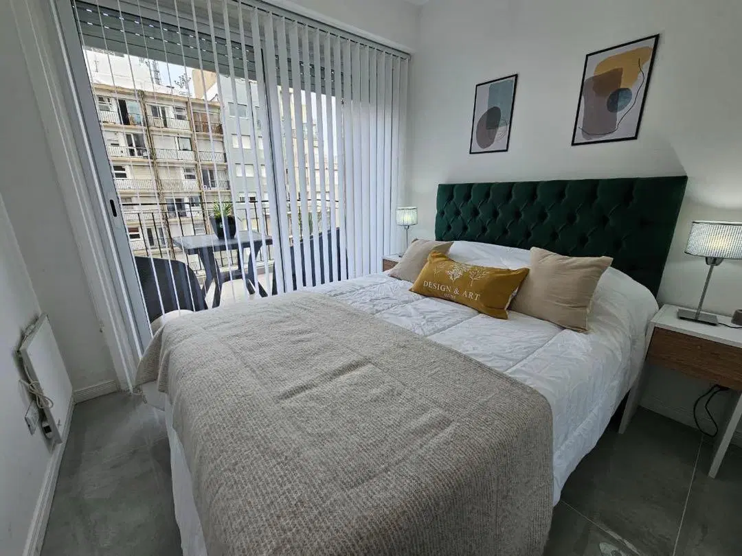 VENTA 3 AMBIENTES CON BALCON TERRAZA-- PLAZA COLON 5