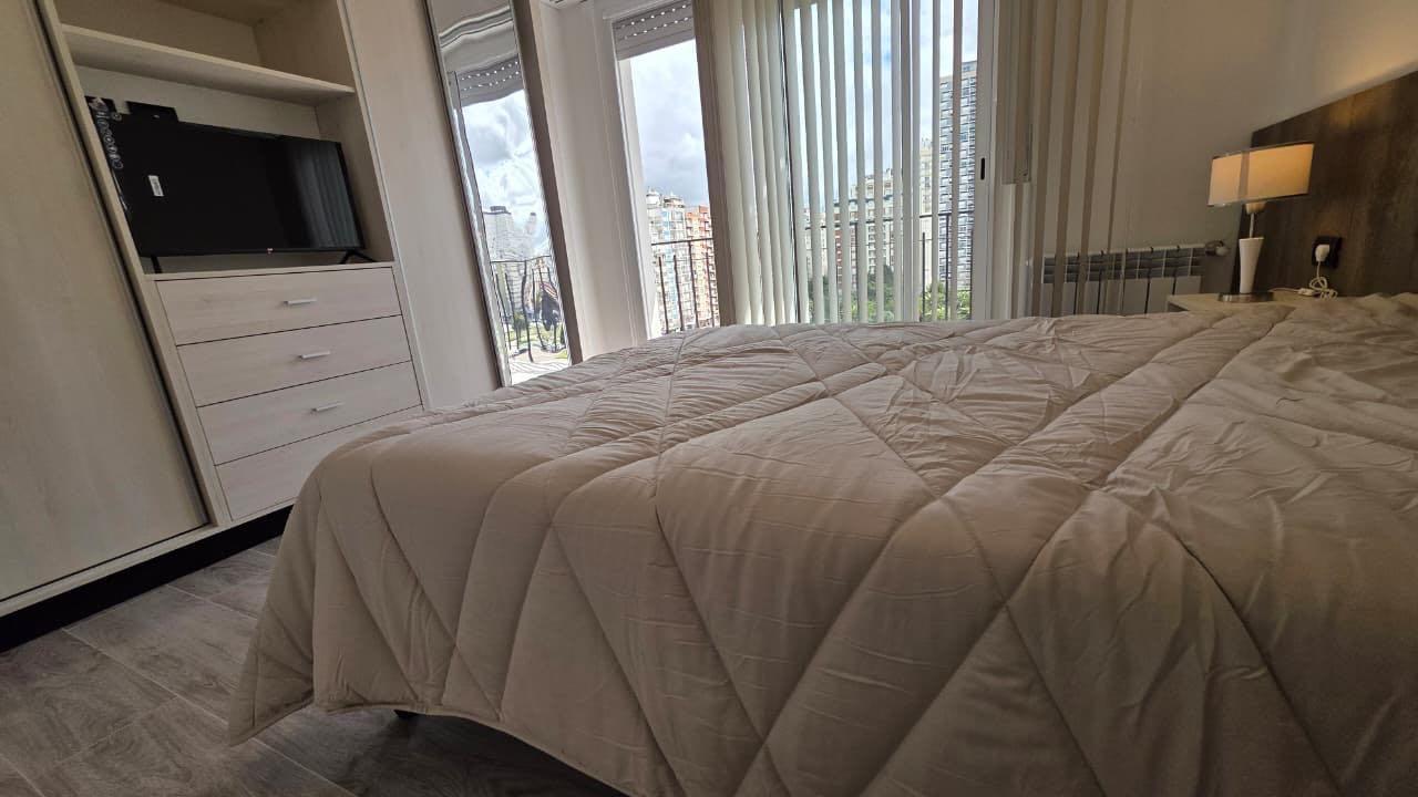 Foto de DEPARTAMENTO 3 AMBIENTES RECICLADO CON VISTA A PLAZA COLON, imagen 4