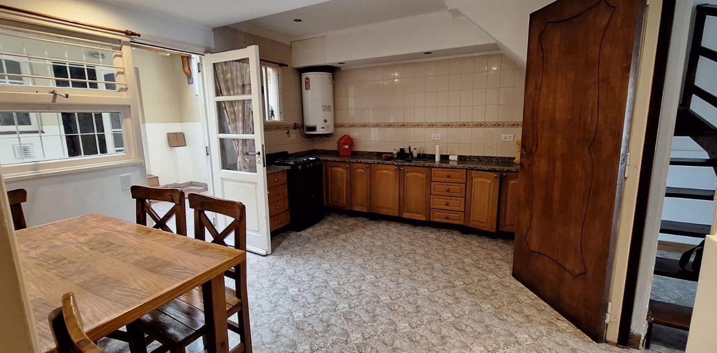 Foto de PH de 4 ambientes al frente con garage y quincho – Barrio Chauvin, imagen 2