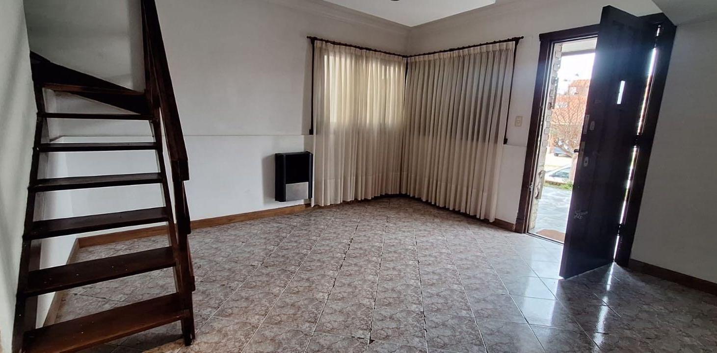 Foto de PH de 4 ambientes al frente con garage y quincho – Barrio Chauvin, imagen 3