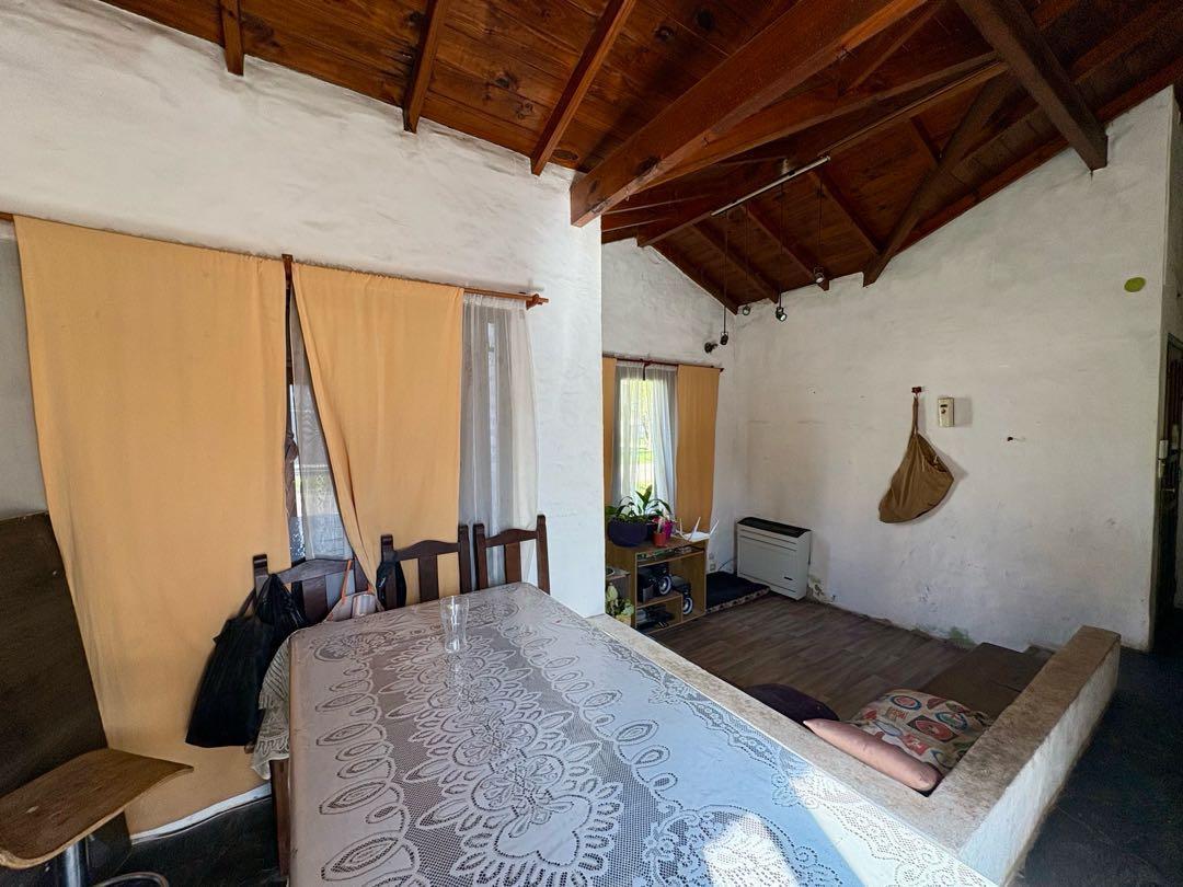 Foto de Casa de 5 ambientes con parque y cochera – Barrio Caisamar, imagen 2