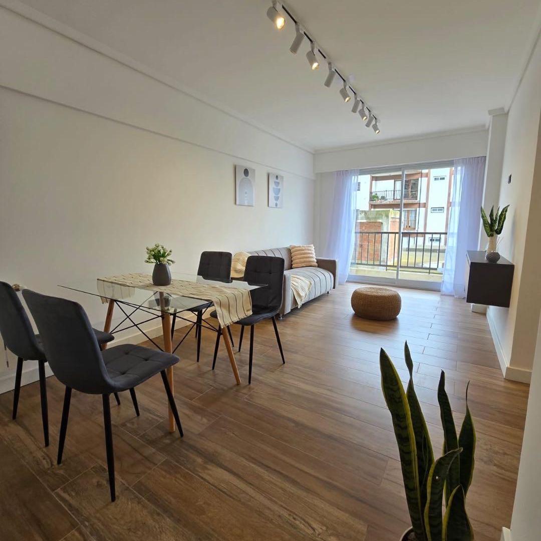 Foto de VENTA DE DEPARTAMENTO DE 2 AMBIENTES CON DOBLE BALCÓN, imagen 2