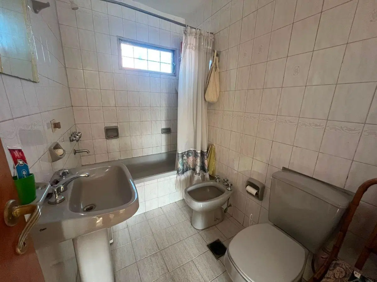 Excelente PH al frente con cochera de 160 m² con 4 dormitorios en Villa del Parque 4