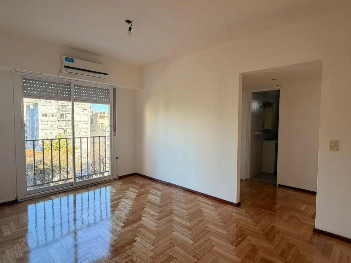 Luminoso 3 ambientes en Villa Urquiza - Piso Parquet renovado, con balcón y lavadero! 2