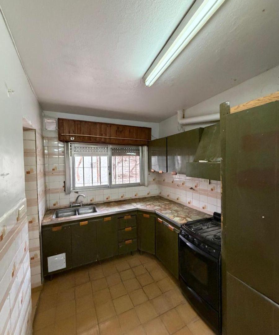 Foto de CASA EN VENTA EN NEUQUEN - ESTILO CLASICO CON GRAN POTENCIAL, imagen 1